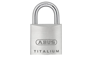 Abus Hangslot Titalium 20mm. Slotkast van massief TITALIUM™ speciaal aluminium. Hardstalen beugel met NANO PROTECT™ voor een optimale bescherming tegen corrosie. Precisiecilinder met een paracentrisch sleutelprofiel voor meer weerstand tegen manipulati... - AE-trading