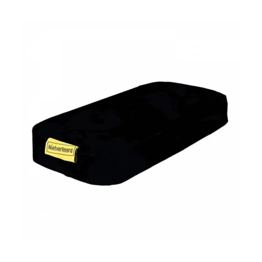 Niet Verkeerd Bagegedrager kussen zwart 32x15x5 cm - AE-trading