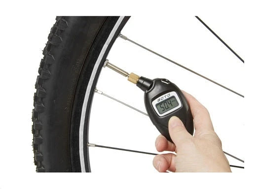 Beto Bandenspanningsmeter digitaal, geschikt voor auto en frans ventiel. Max 11 bar/160 psi (hangverpakking) - AE-trading
