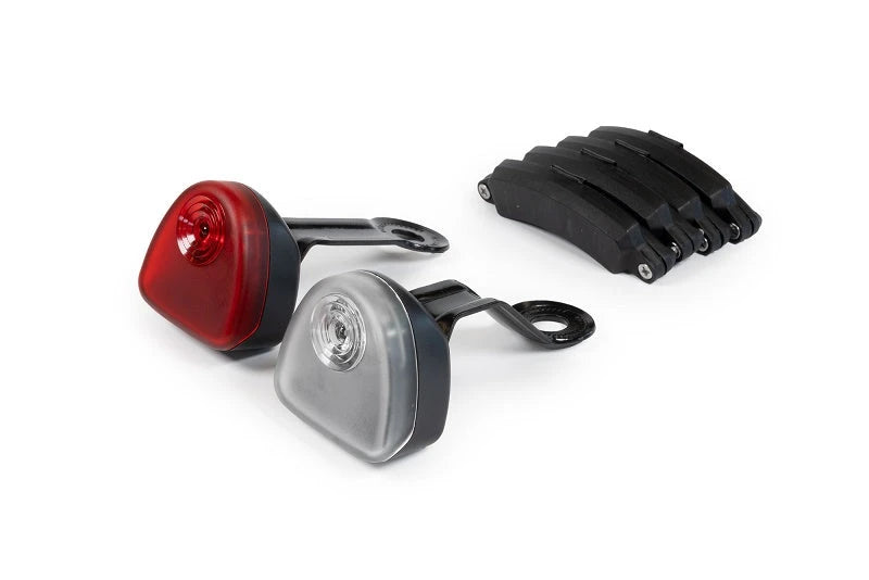 Reelight SL150C Steady Light. Voor en achter fietsverlichting. Verlichting werkt alleen tijdens fietsen. Voeding dmv wiel magneten. Geen batterijen nodig. Niet geschikt voor fietsen met roller- of discbrakes. (hangverpakking) - AE-trading