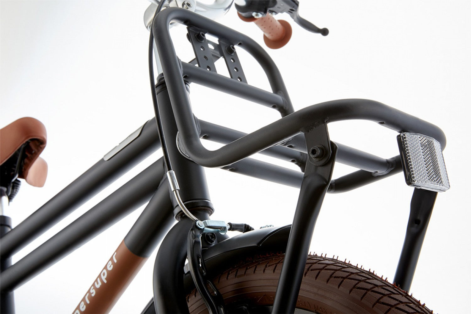 SuperSuper Cooper 18 Kinderfiets Mat Zwart – Sportieve en Sterke Jongensfiets met Lichtgewicht Frame en Veiligheidshandvatten - AE-trading