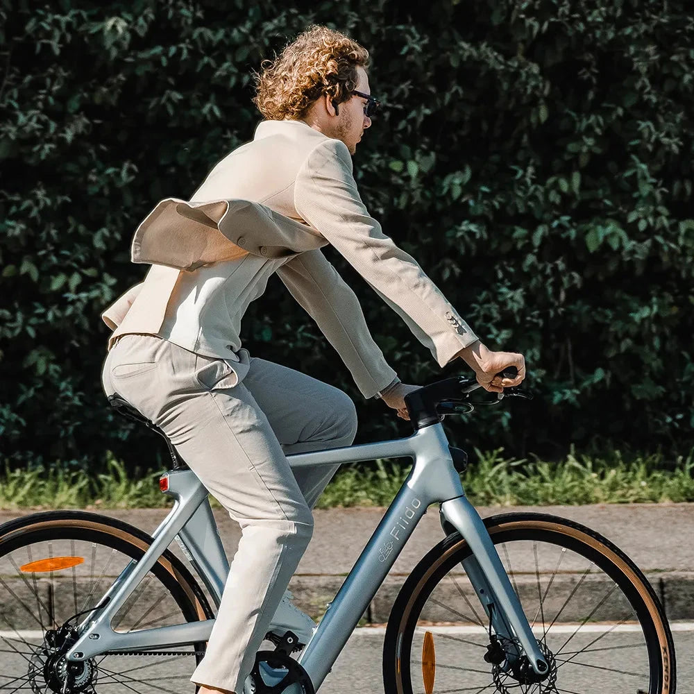 Fiido Air - Elektrische Stadsfiets - Zilver - 28 inch - L (170cm - 190cm) - Belt Drive - Accu 209Wh (36V) - 250W (35Nm) Mivice Motor - Hydraulische Remmen - AE-trading