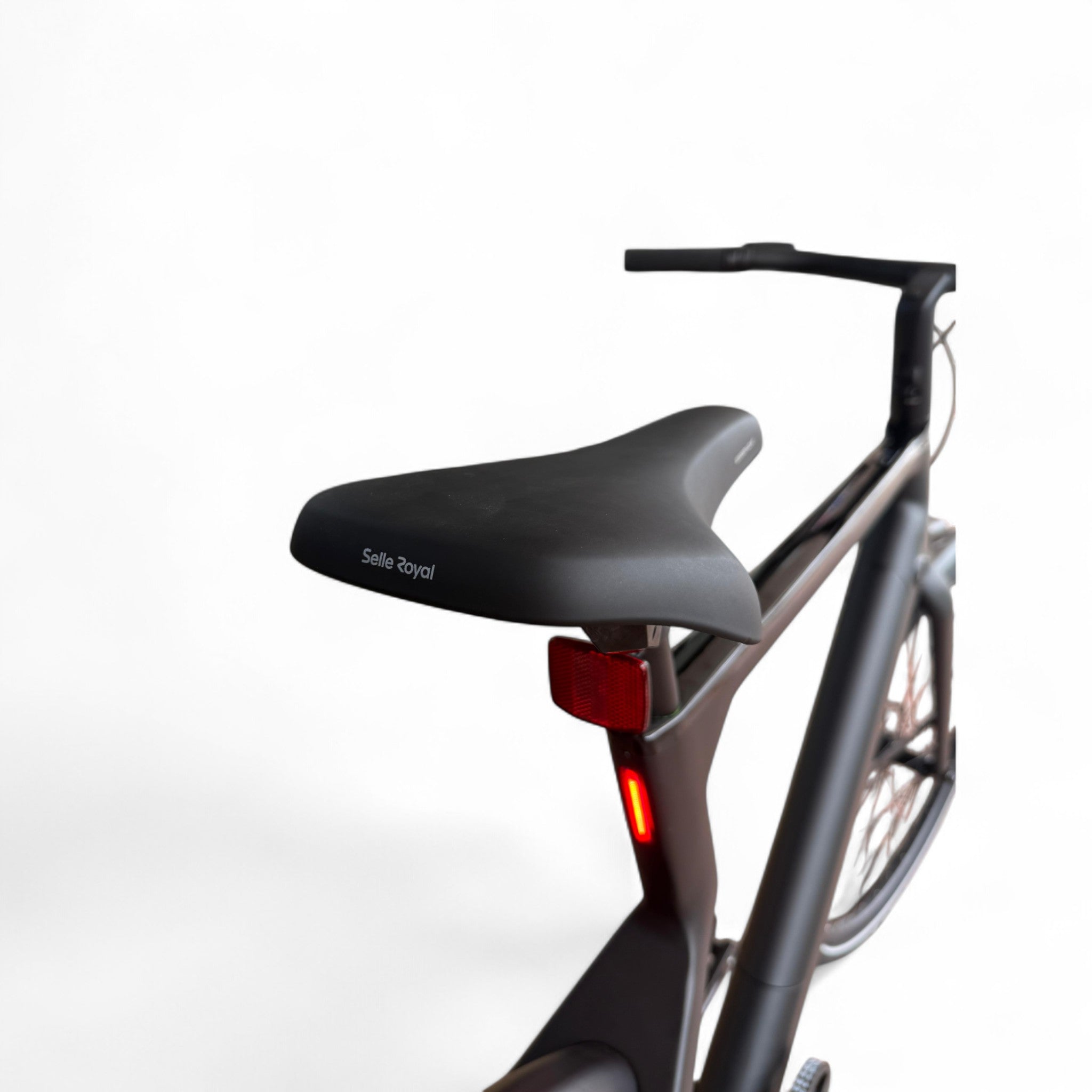 Popal Era 2025 - Elektrische Stadsfiets - Mat Zwart - 28 inch - Belt Drive - Accu 504Wh (36V, 14Ah) - 250W (40Nm) Bafang Achterwielmotor - Hydraulische Remmen - AE-trading