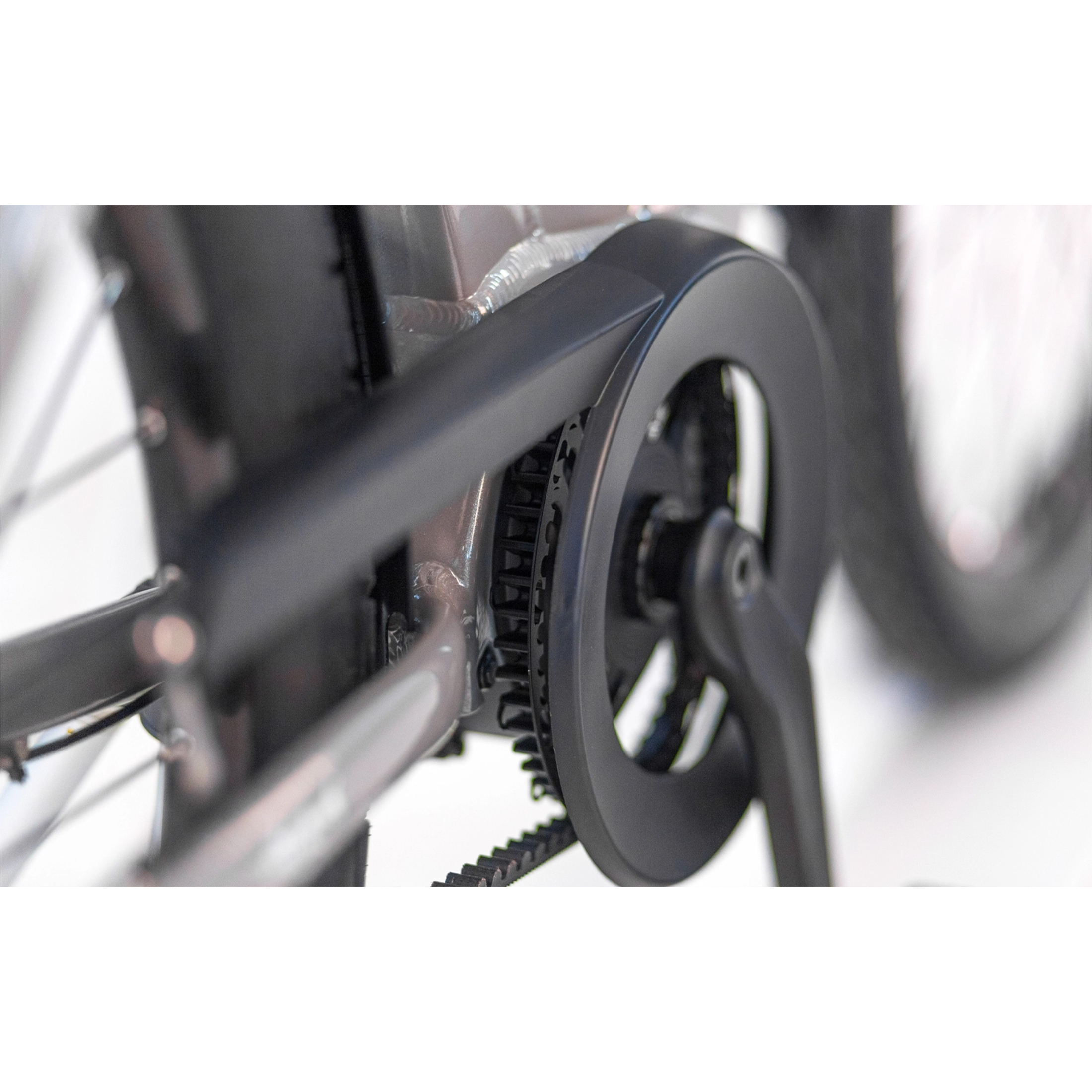 Puch E-Felice N7 - Elektrische Fiets - Aluminium Grijs - Belt Drive - 48cm - Lage Instap - 720Wh Accu Capaciteit - 250W Ananda Middenmotor - Hydraulische Remmen