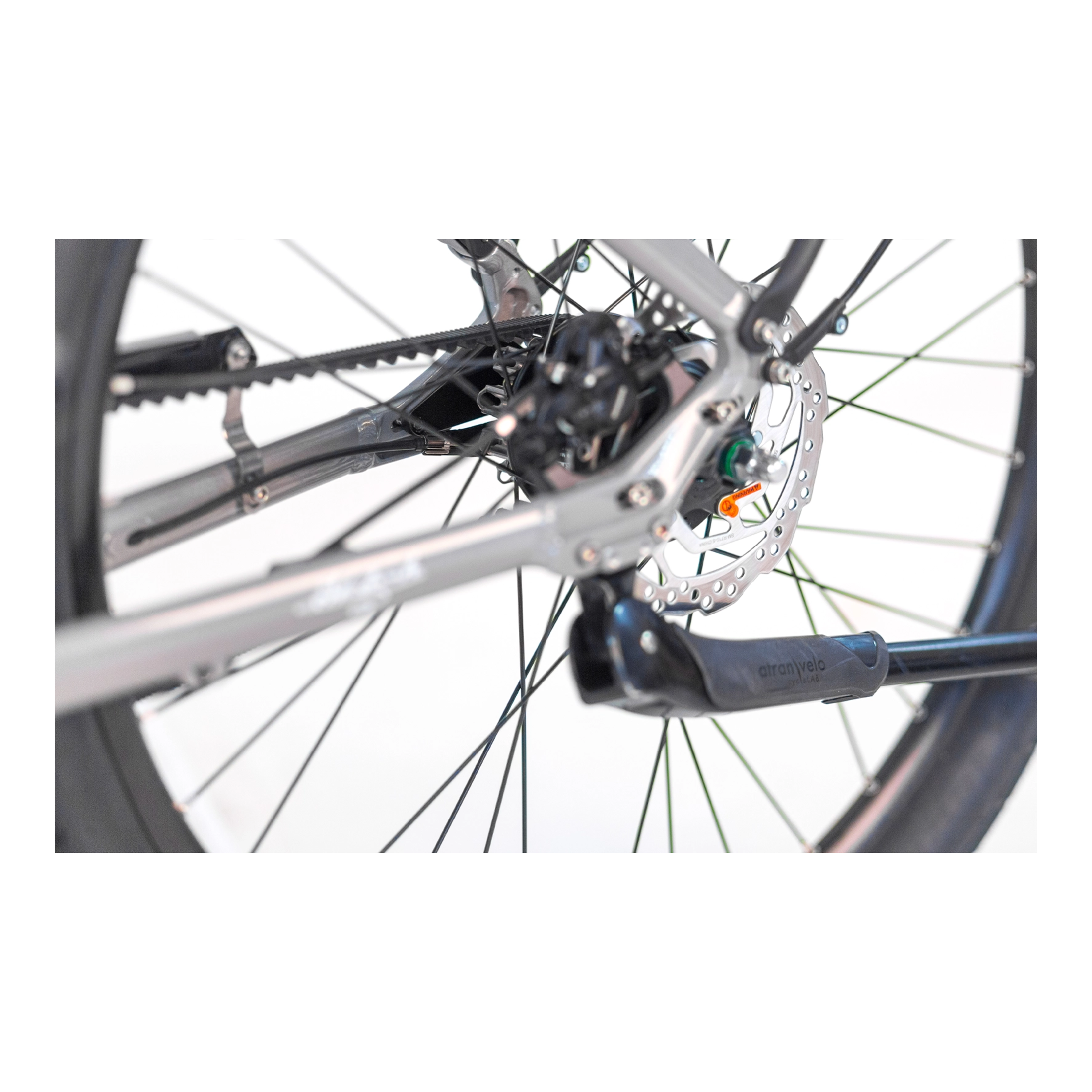 Puch E-Felice N7 - Elektrische Fiets - Aluminium Grijs - Belt Drive - 53cm - Lage Instap - 720Wh Accu Capaciteit - 250W Ananda Middenmotor - Hydraulische Remmen