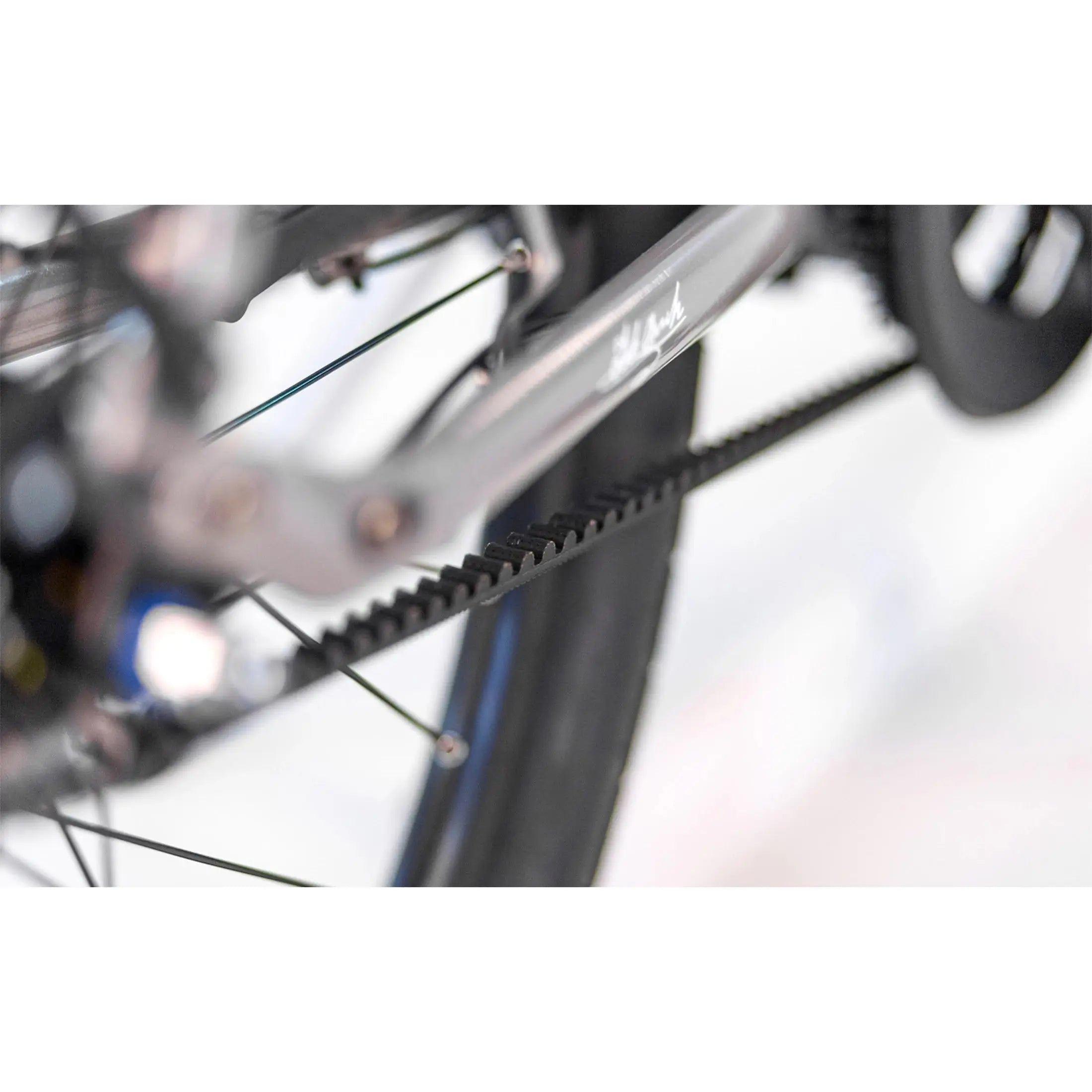 Puch E-Felice N7 - Elektrische Fiets - Mat Zwart- Belt Drive - 56cm - Hoge Instap - 720Wh Accu Capaciteit - 250W Ananda Middenmotor - Hydraulische Remmen - AE-trading