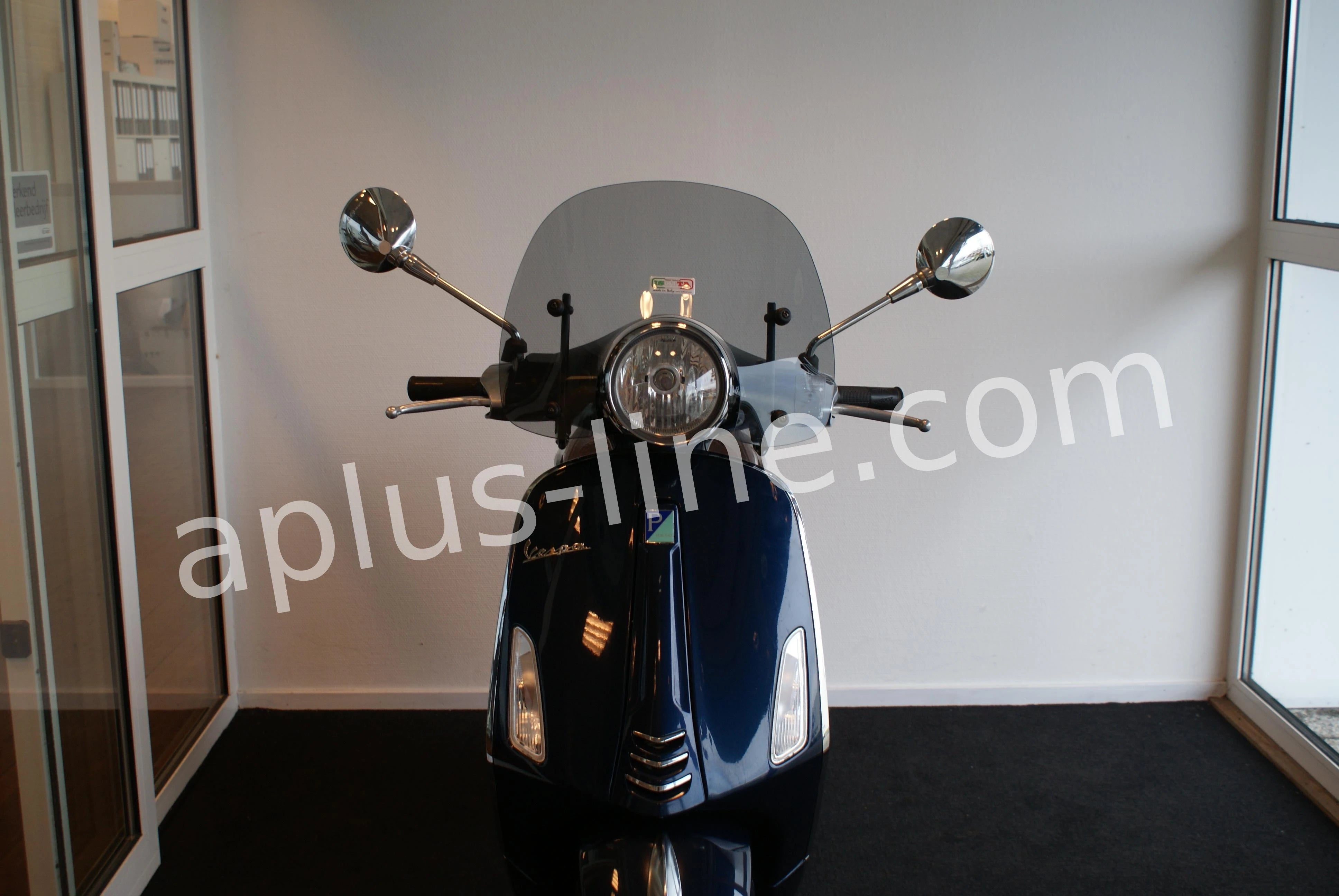 Windscherm Isotta Vespa Primavera Laag Smoke (Orig Model) Netto Prijs - AE-trading