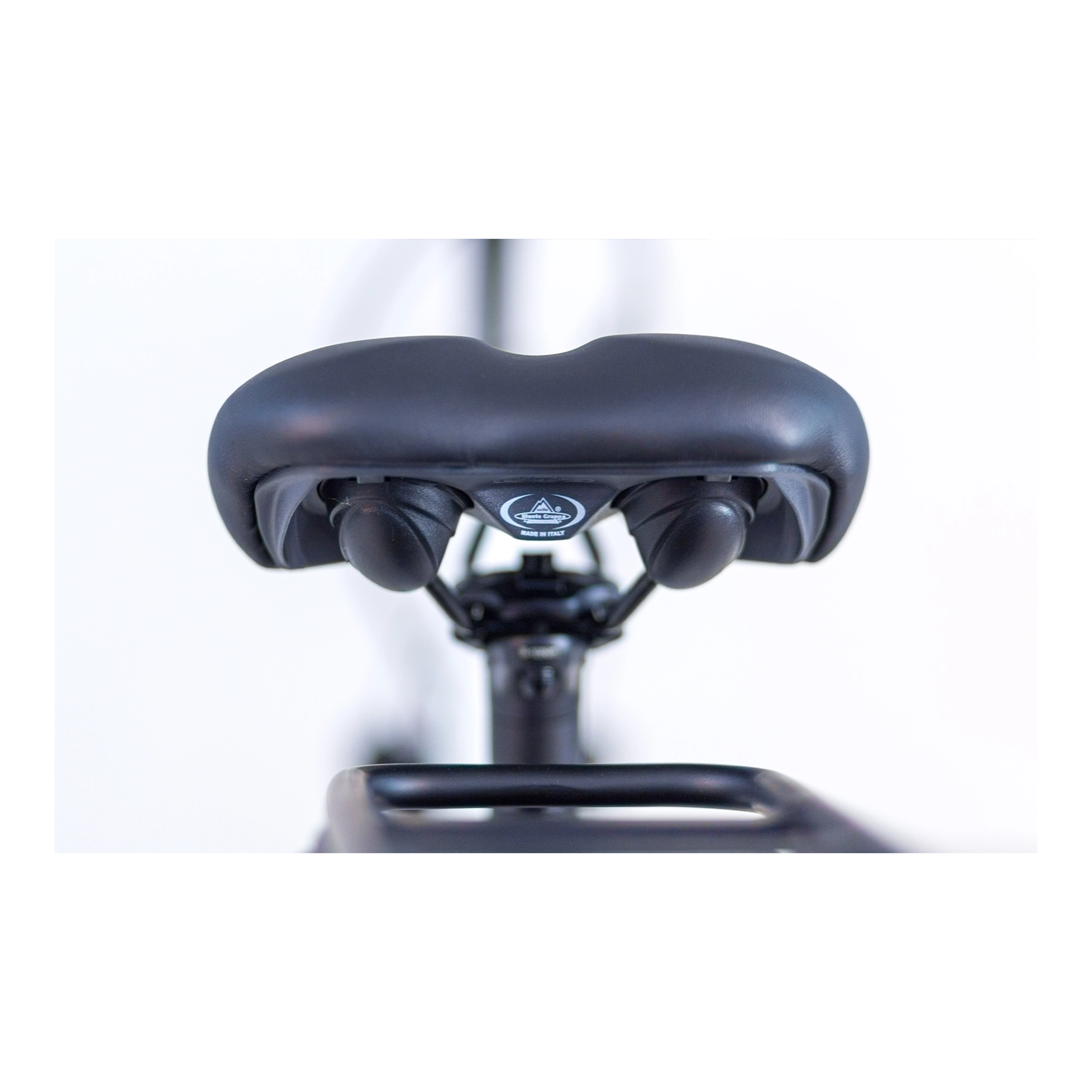 Tomos EB 05 - Elektrische Fiets - Glanzend Zwart - 28 inch - 50 cm - Accu 522Wh - 250W Ananda Voorwielmotor - Shimano Tourney 7 Versnellingen - V-Brake Remmen