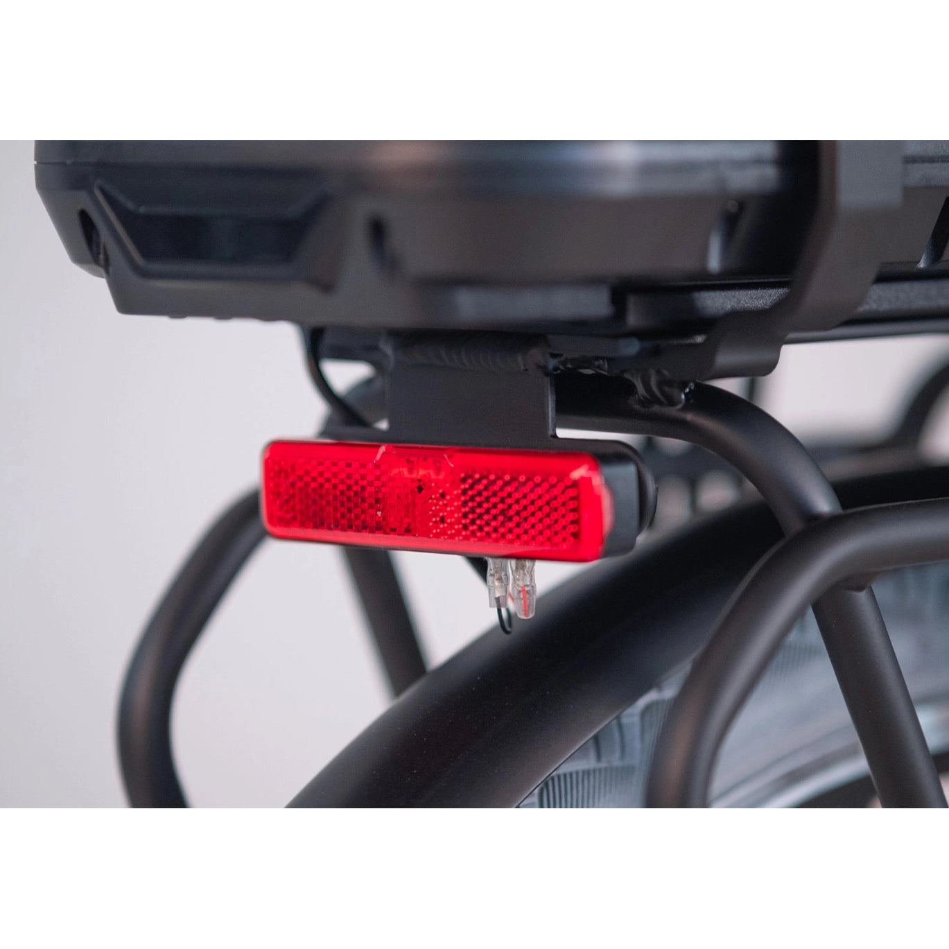 Tomos EB 08 – Coal Black Matt – Elektrische Stadsfiets – 28 inch – Ananda 250W Voorwielmotor – Shimano Nexus 3 Versnellingen – 522 Wh Accu – Framemaat 55 cm - AE-trading