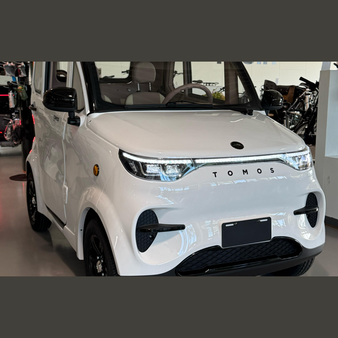 Tomos EC01 – Elektrische Brommobiel – Microcar 45 km/u – 2500W Motor – 100 km Actieradius – 2-zitter met Luxe Uitvoering - Wit