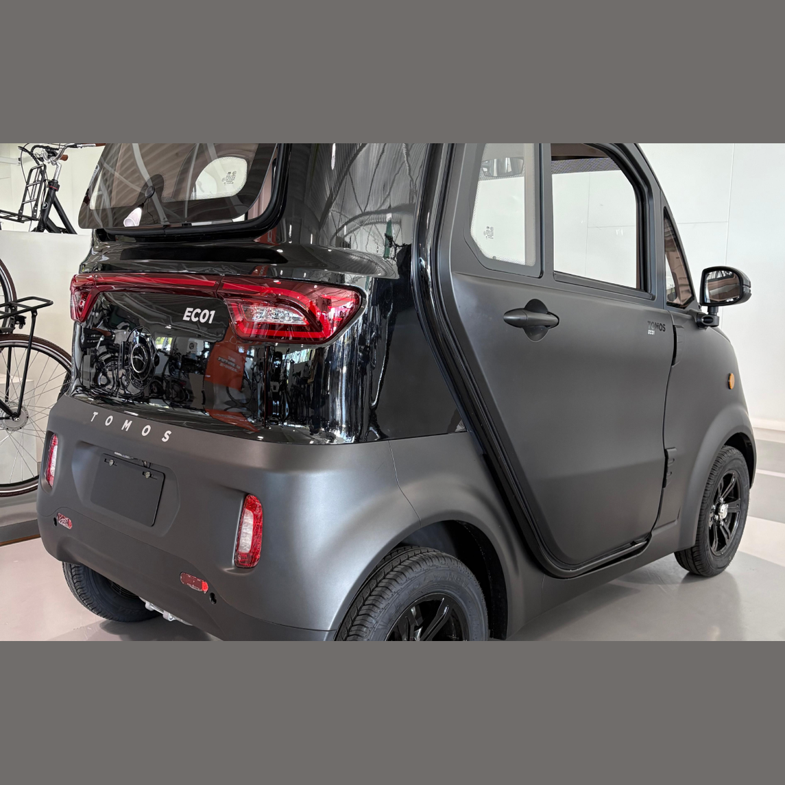 Tomos EC01 – Elektrische Brommobiel – Microcar 45 km/u – 2500W Motor – 100 km Actieradius – 2-zitter met Luxe Uitvoering - Wit