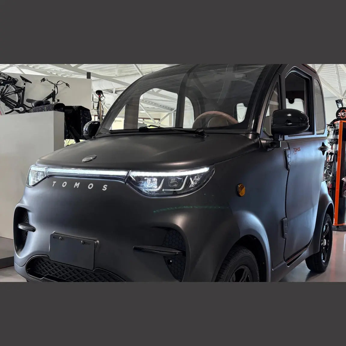 Tomos EC01 – Elektrische Brommobiel – Microcar 45 km/u – 2500W Motor – 100 km Actieradius – 2-zitter met Luxe Uitvoering - Wit - AE-trading