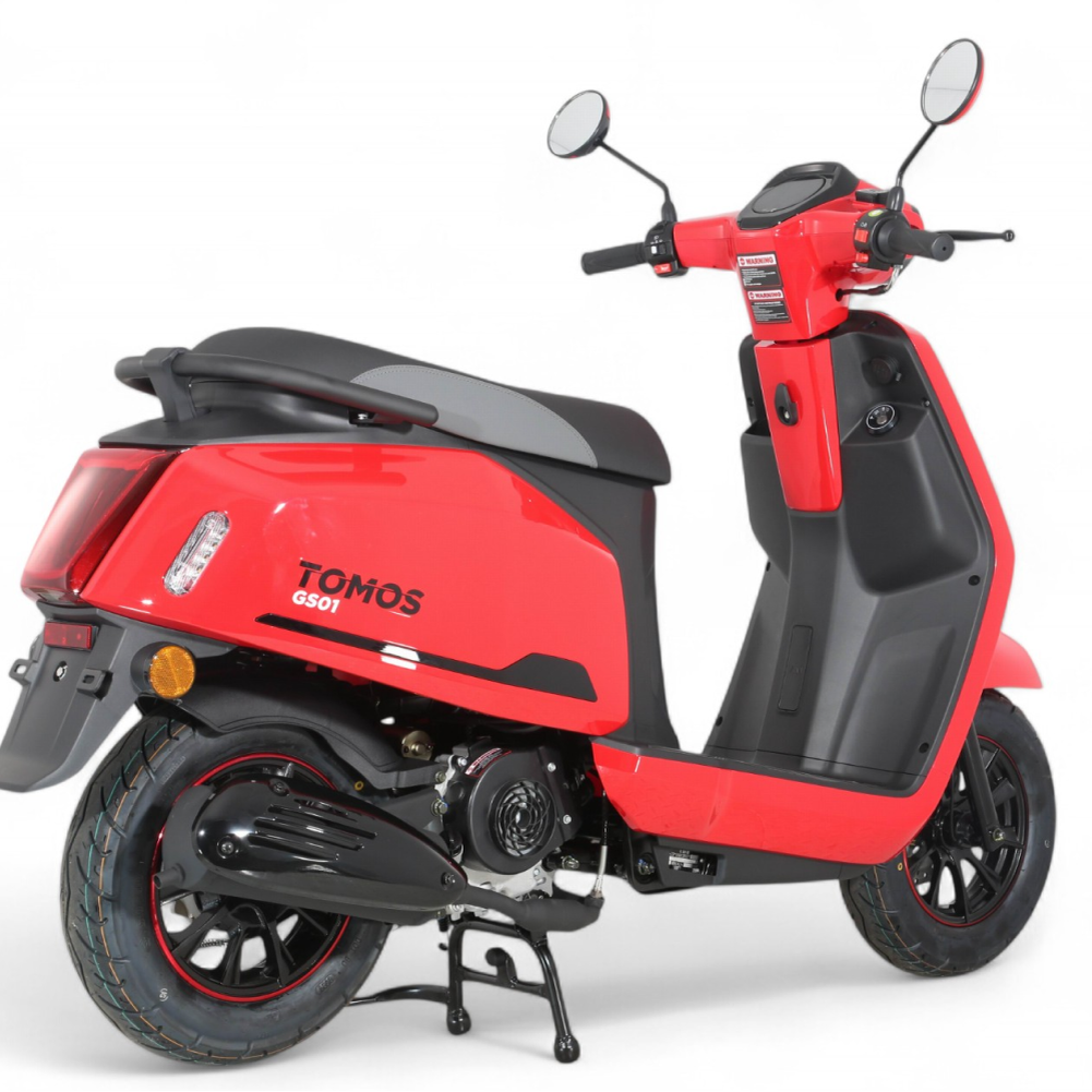 Tomos GS 01 – Glossy Red – Euro 5+ Benzinescooter – 49cc – 2,1 kW – CVT – LED-verlichting – 10 inch wielen - AE-trading