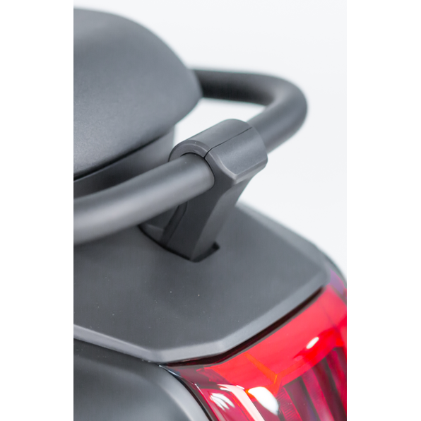 Tomos GS 01 – Glossy Red – Euro 5+ Benzinescooter – 49cc – 2,1 kW – CVT – LED-verlichting – 10 inch wielen - AE-trading