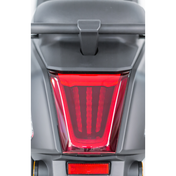 Tomos GS 01 – Mat Zwart – Euro 5+ Benzinescooter – 49cc – 2,1 kW – CVT – LED-verlichting – 10 inch wielen - AE-trading