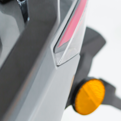 Tomos GS 02 – Grijs – Euro 5+ Benzinescooter – 49cc – 1,9 kW – CVT – LED-verlichting – 16/14 inch wielen - AE-trading