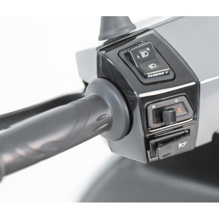 Tomos GS 02 – Grijs – Euro 5+ Benzinescooter – 49cc – 1,9 kW – CVT – LED-verlichting – 16/14 inch wielen - AE-trading