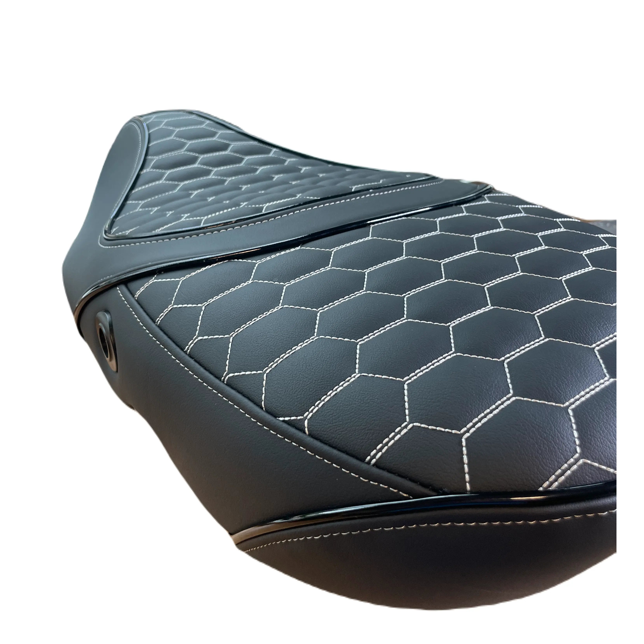 Vespa Sprint Custom Zadel dubbelzits met RS witte stiksels glans zwarte bies - High Quality