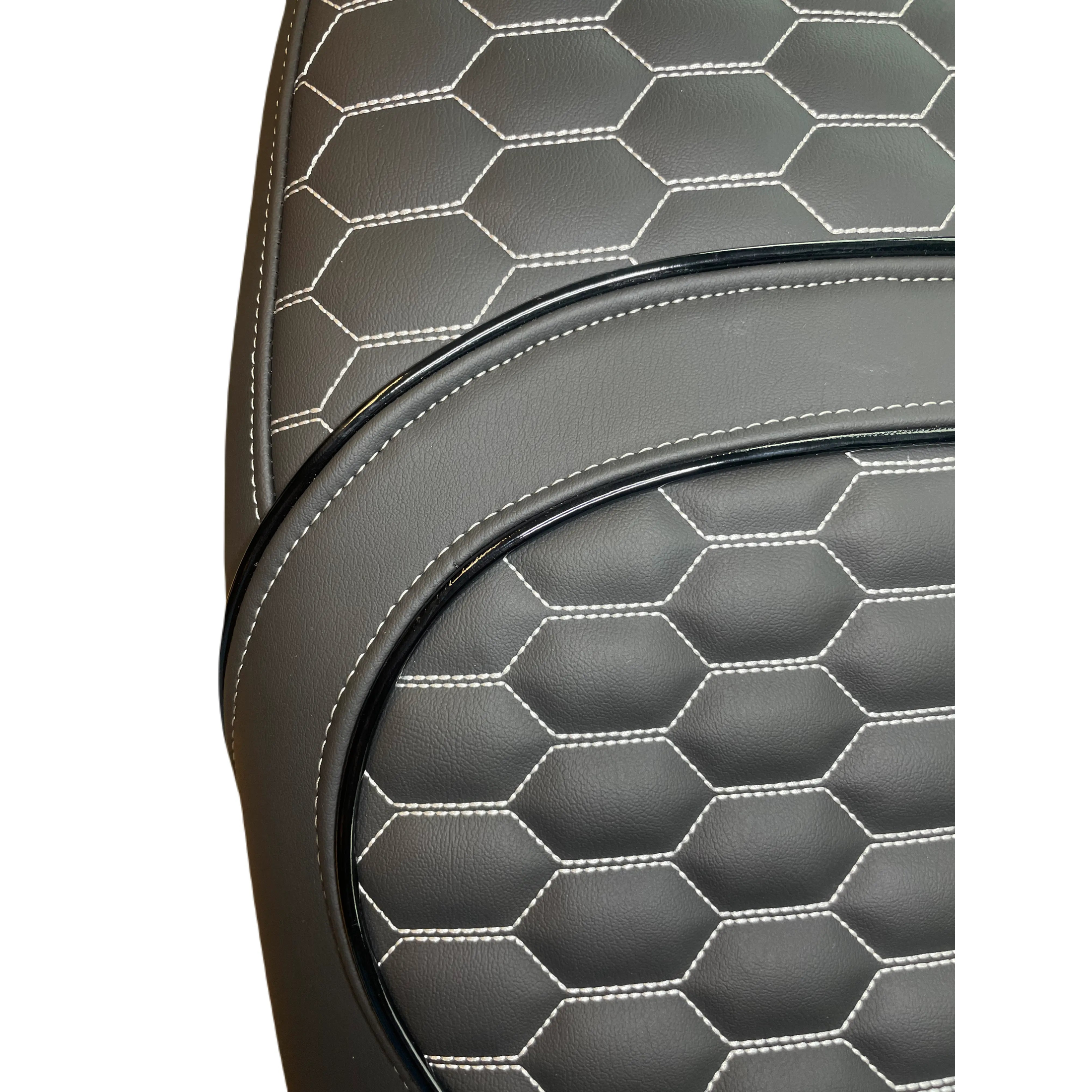 Vespa Sprint Custom Zadel dubbelzits met RS witte stiksels glans zwarte bies - High Quality