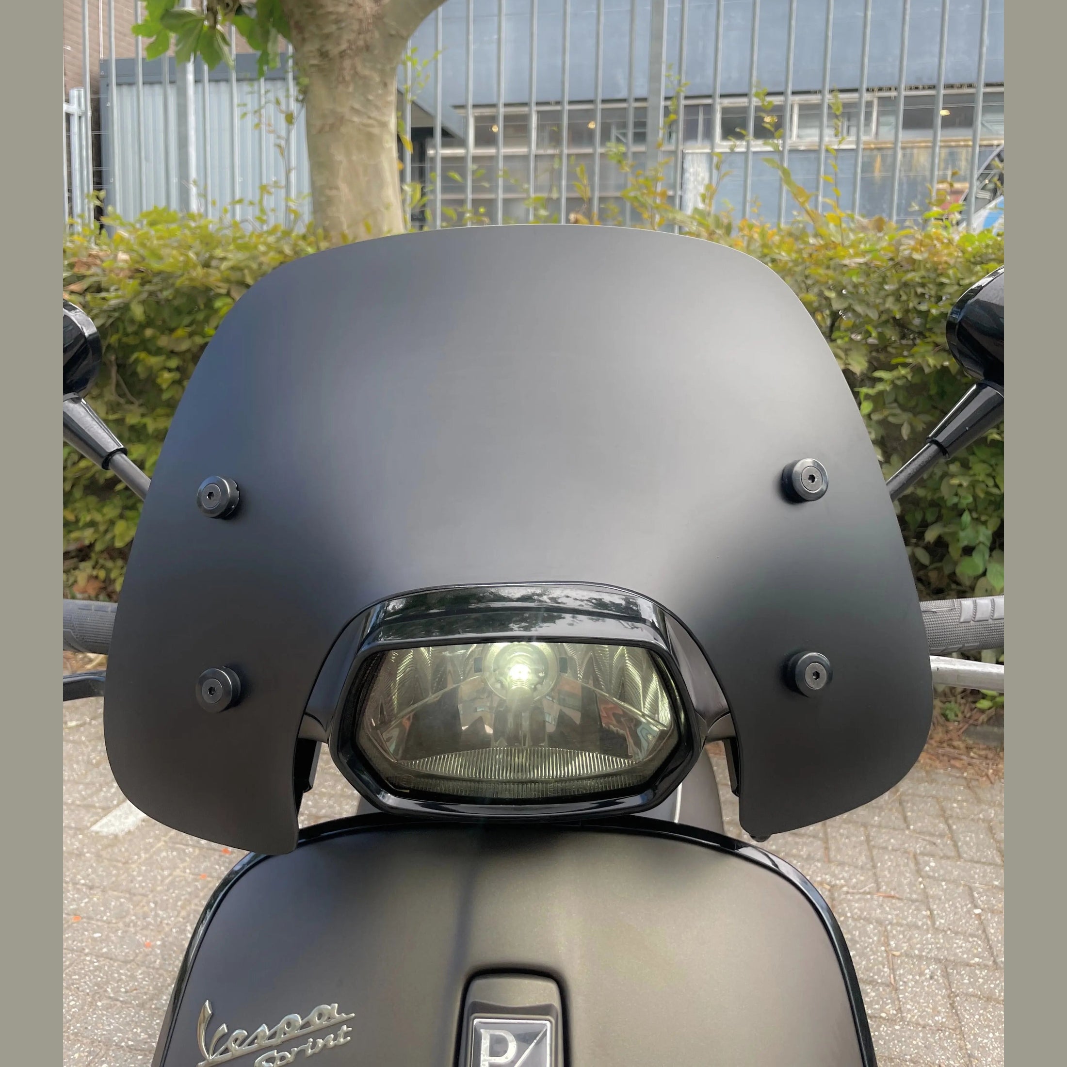 Windscherm laag zwart smoke mat Vespa Sprint compleet - SPHIDER™