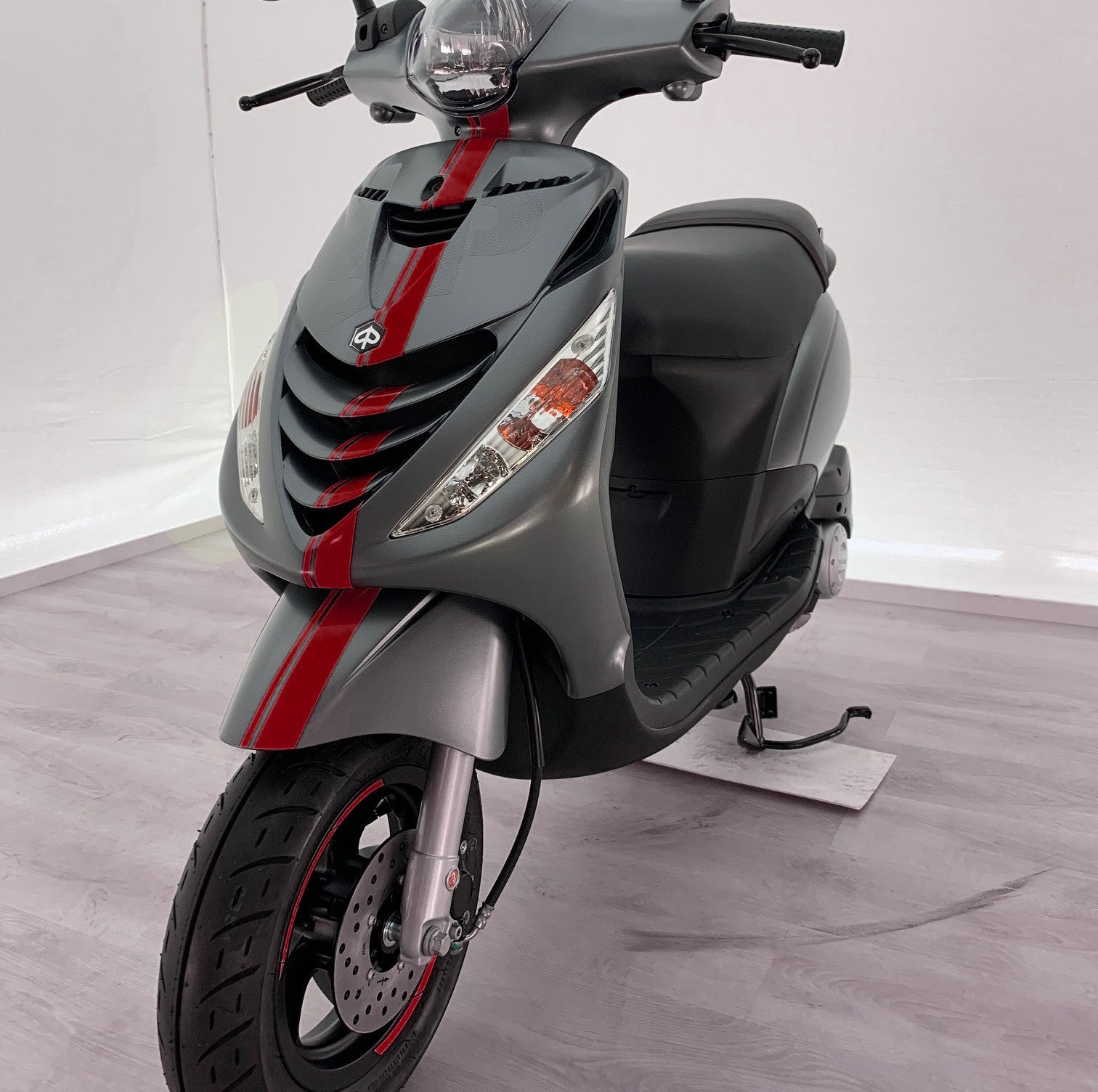 Stickerset CVS Mercedes AMG Rood | Piaggio Zip - AE-trading
