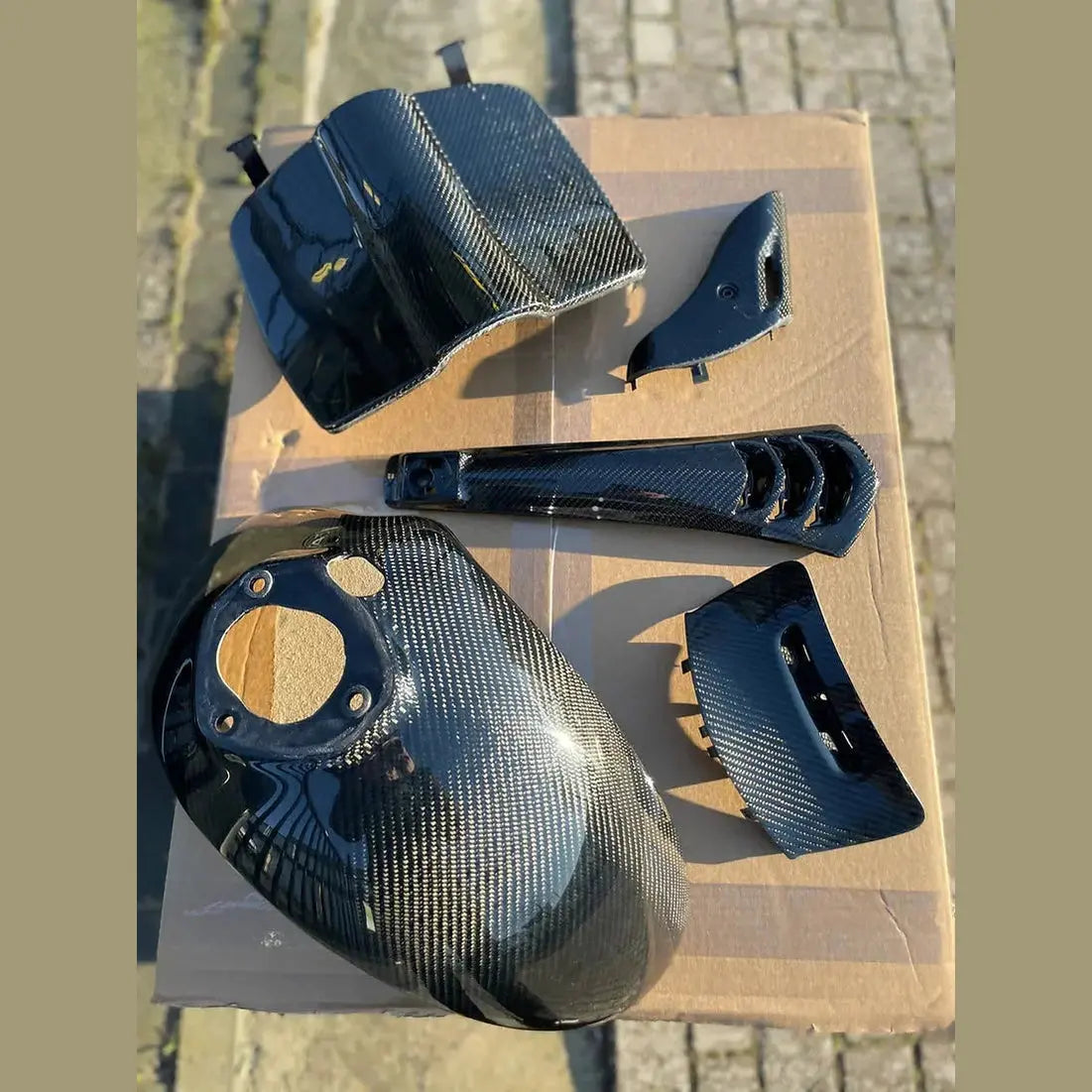 Carbon Fiber beenschildklep Vespa Sprint/Primavera - AE-trading