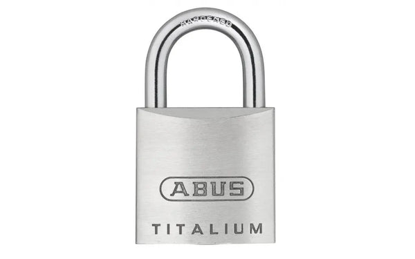 Abus Hangslot Titalium 20mm. Slotkast van massief TITALIUM™ speciaal aluminium. Hardstalen beugel met NANO PROTECT™ voor een optimale bescherming tegen corrosie. Precisiecilinder met een paracentrisch sleutelprofiel voor meer weerstand tegen manipulati... - AE-trading