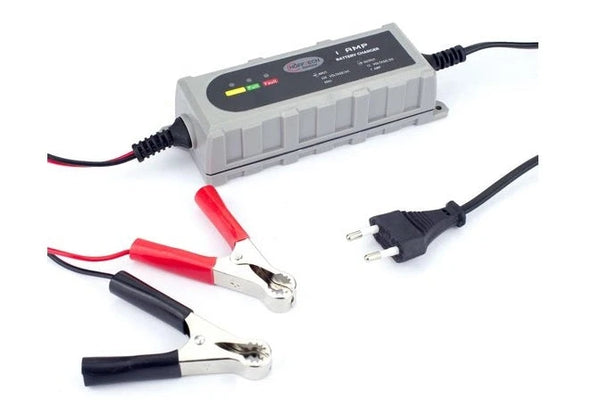 Höfftech Accu druppellader 'Pro' 12V 1.0 Ampère, Geschikt voor alle soorten gel en loodaccu's. Type oplader: intelligent 5 Fasen Oplaadsysteem (1.0A) LED indicatie en beveiligd tegen overladen. Kabellengte: 1,5 Meter. Spanning: 220V - AE-trading