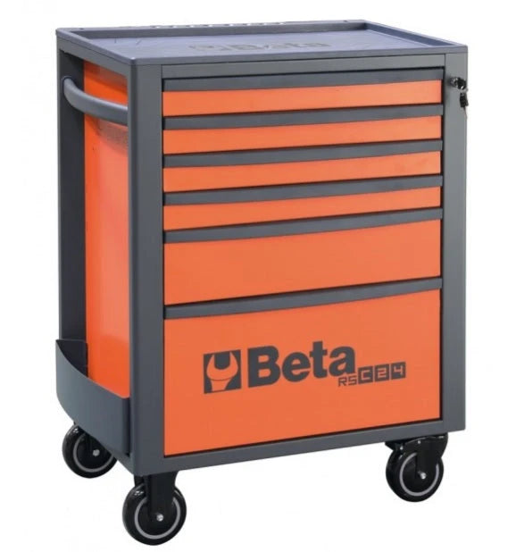 Beta Gereedschapwagen oranje/zwart met 6 laden (74x955x45cm)
Belangrijkste kenmerken:
• Zes laden (588x367 mm) kogelgelagerde geleiding:
4 laden, 70 mm hoog
1 lade, 140 mm hoog
1 lade, 280 mm hoog
• Laden bodems beschermd door rubber mat.
• Vier wielen... AE-trading