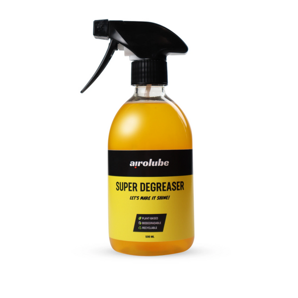 Airolube Super Degreaser 1000ml, functionele ontvetter. Uitermate geschikt voor het reinigen van ketting en tandwielen. Biologisch afbreekbaar en samengesteld op basis van plantaardige formule. Verpakking is in zijn geheel te recyclen - AE-trading