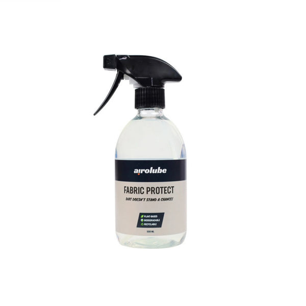 Airolube Fabric Protect 500ml is een plant-based impregneermiddel voor het beschermen van stoffen bekledingen. De unieke formule geeft de hechting van vuil en vocht aan stoffen bekledingen geen kans. Tegelijk zorgt het ervoor dat de bekleding kan blijv... - AE-trading