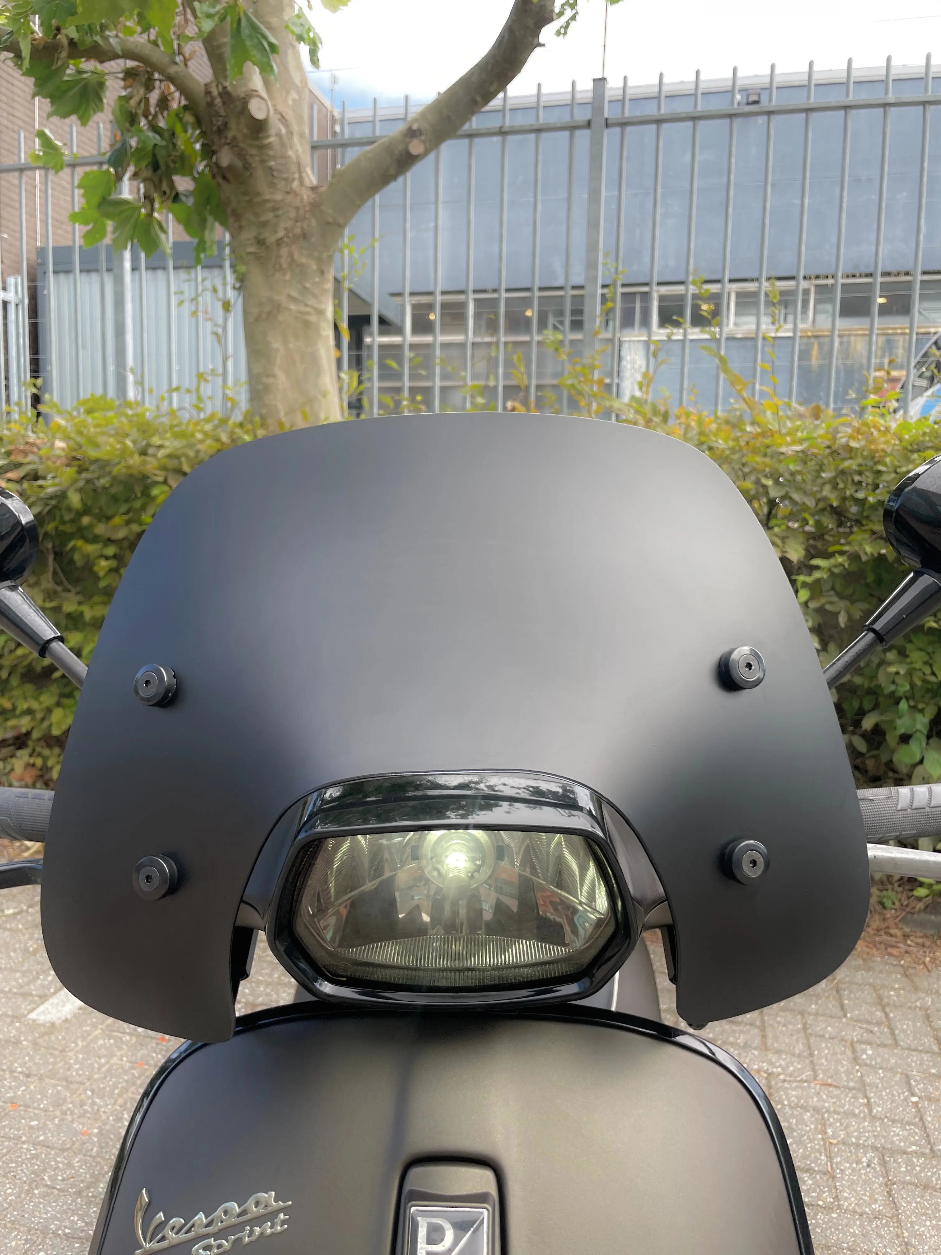 Windscherm laag zwart smoke mat Vespa Sprint compleet - SPHIDER™ - AE-trading