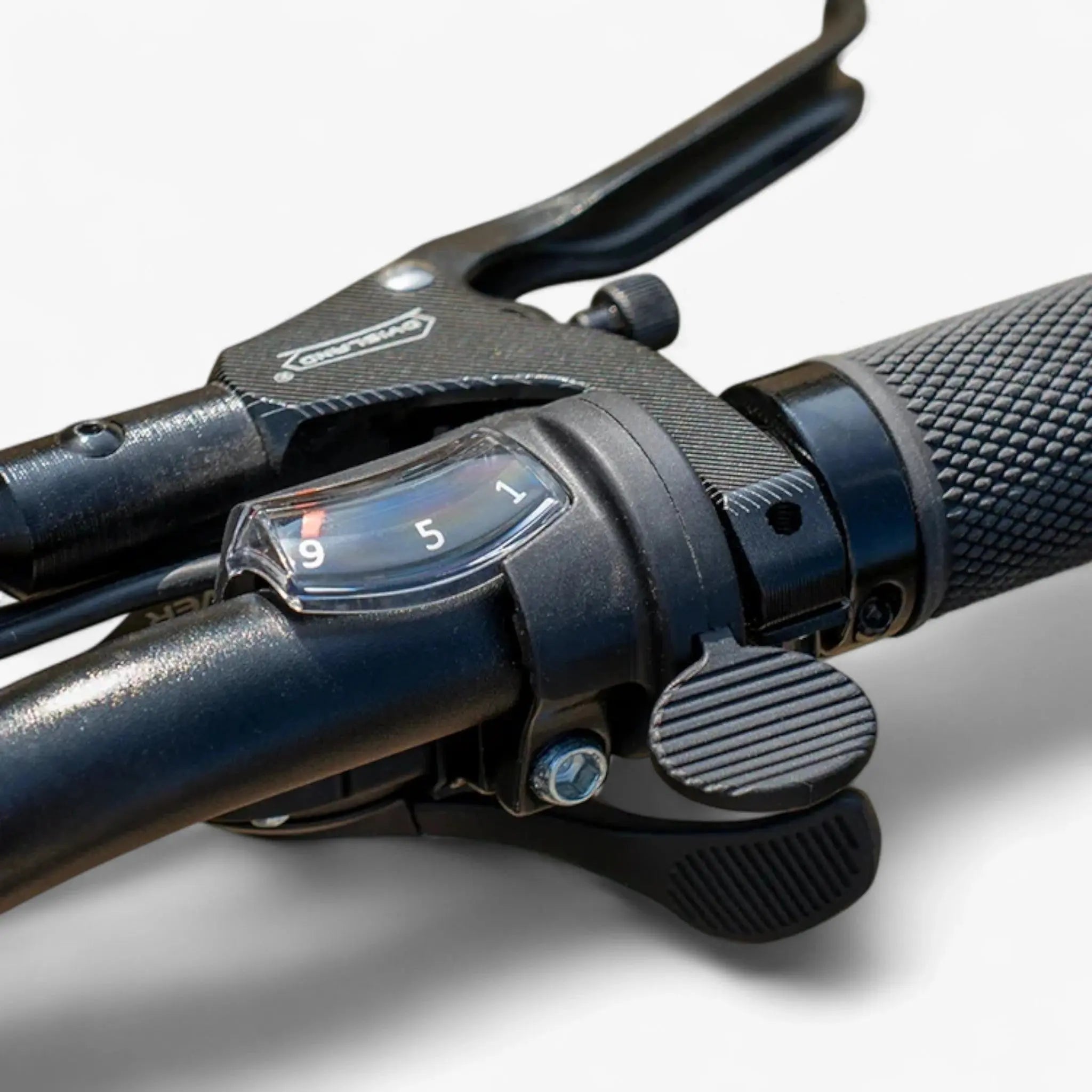 Fiido Titan - Elektrische Touringfiets - Grijs - 26x4 inch - Accu 696Wh (48V) - 250W (55Nm) Mivice Motor - 9 Versnellingen - Hydraulische Remmen - AE-trading