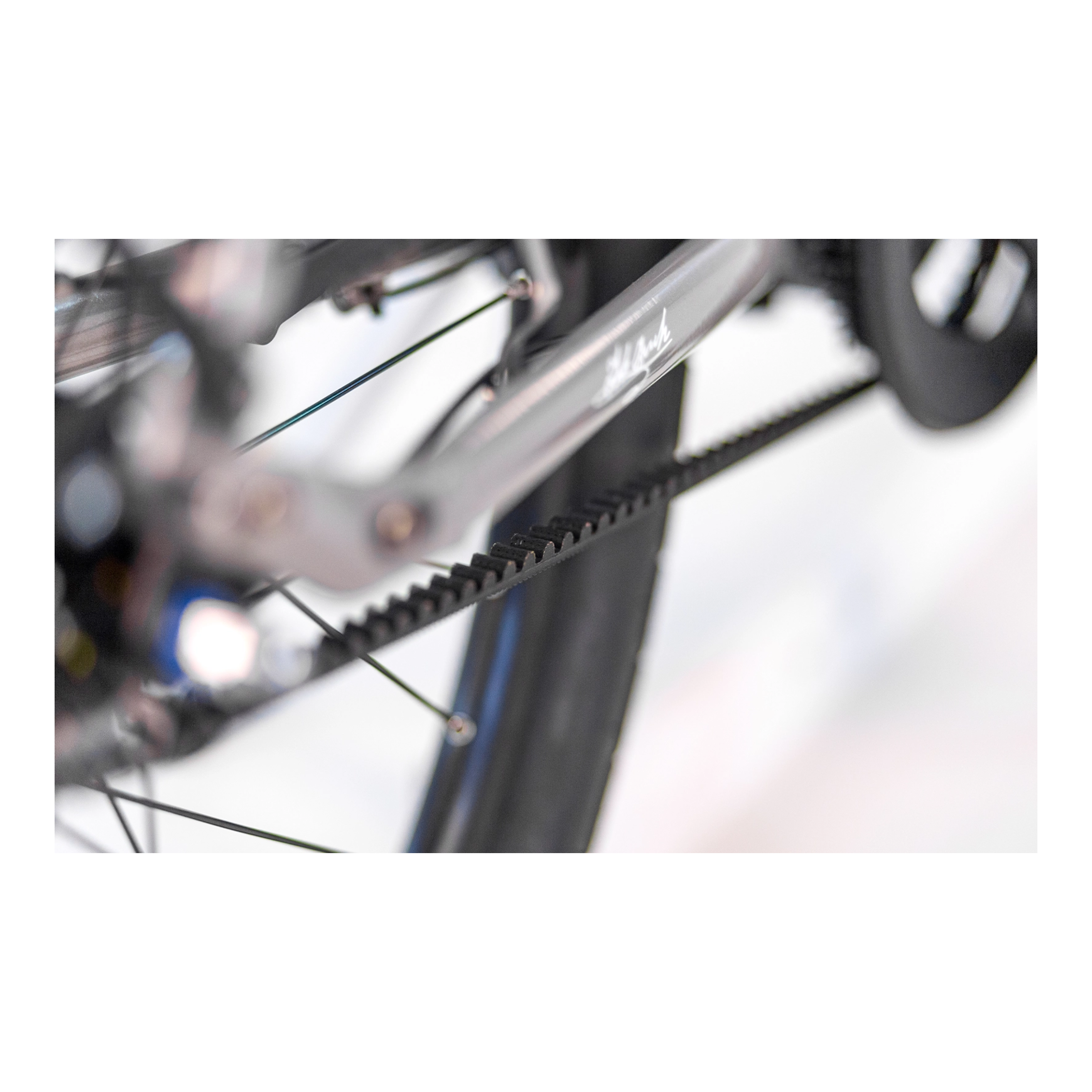Puch E-Felice N7 - Elektrische Fiets - Aluminium Grijs - Belt Drive - 48cm - Lage Instap - 720Wh Accu Capaciteit - 250W Ananda Middenmotor - Hydraulische Remmen - AE-trading
