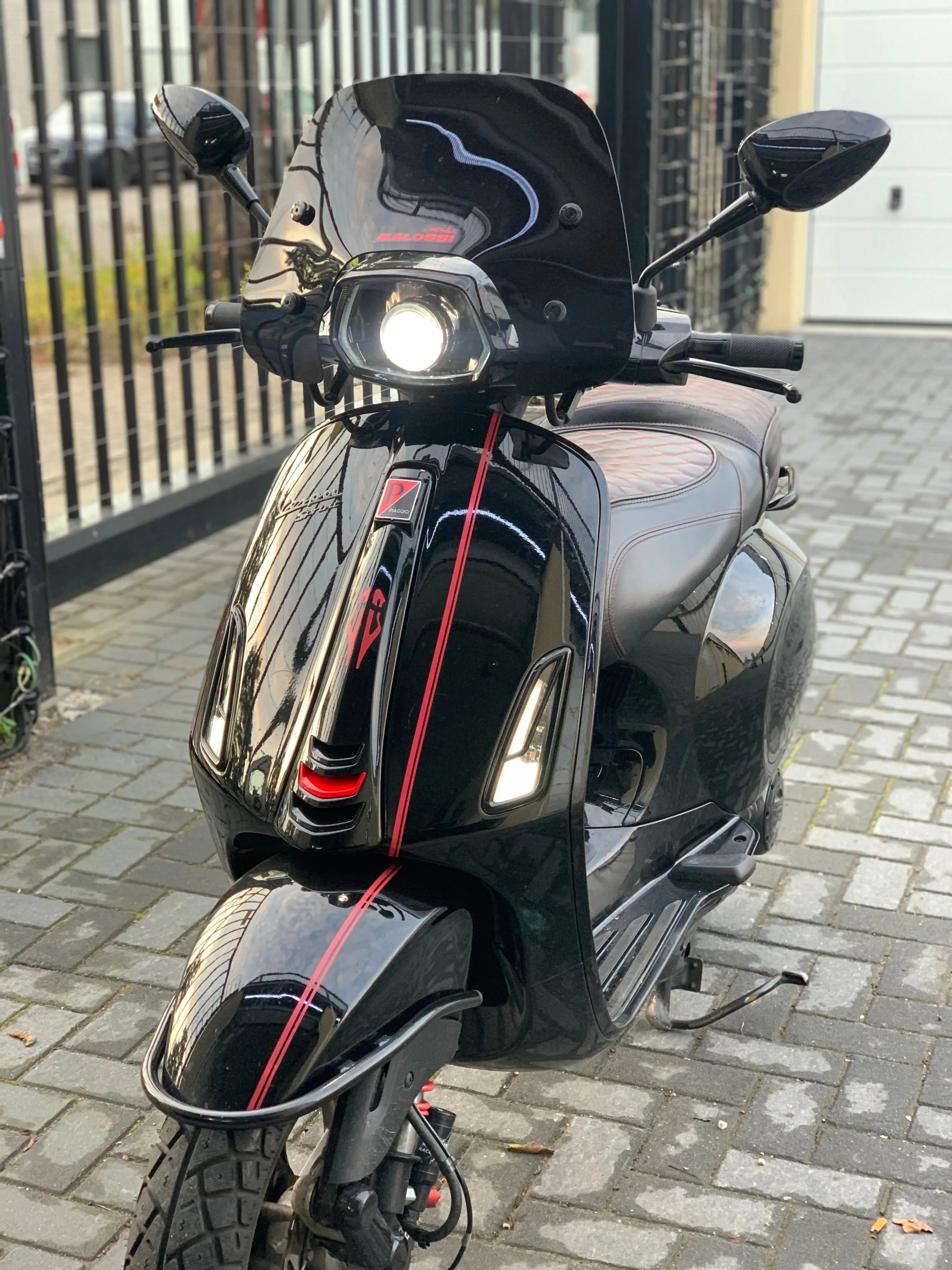 Spiegels Vespa Sprint glans zwart kort spiegelset - Anroc - AE-trading