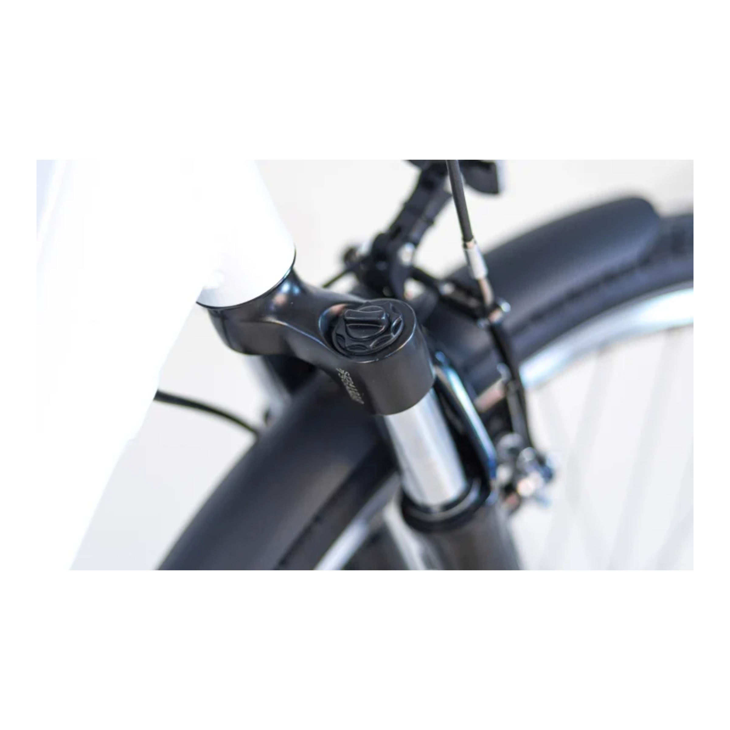Tomos EB 05 - Elektrische Fiets - Glanzend Zwart - 28 inch - 50 cm - Accu 522Wh - 250W Ananda Voorwielmotor - Shimano Tourney 7 Versnellingen - V-Brake Remmen - AE-trading