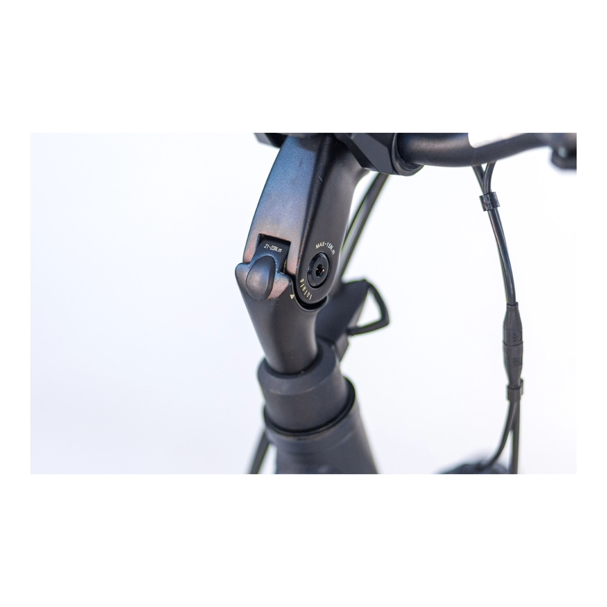 Tomos EB 06 - Elektrische Fiets - Glanzend Donkerblauw - 28 inch - 55 cm - Accu 522Wh - 250W Ananda Voorwielmotor - Shimano Nexus 7 Versnellingen - V-Brake Remmen - AE-trading