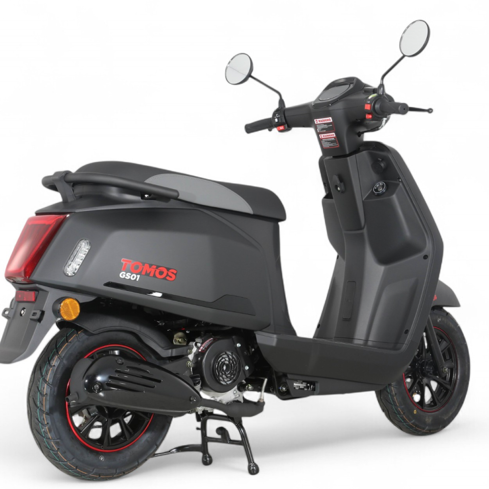 Tomos GS 01 – Mat Zwart – Euro 5+ Benzinescooter – 49cc – 2,1 kW – CVT – LED-verlichting – 10 inch wielen - AE-trading