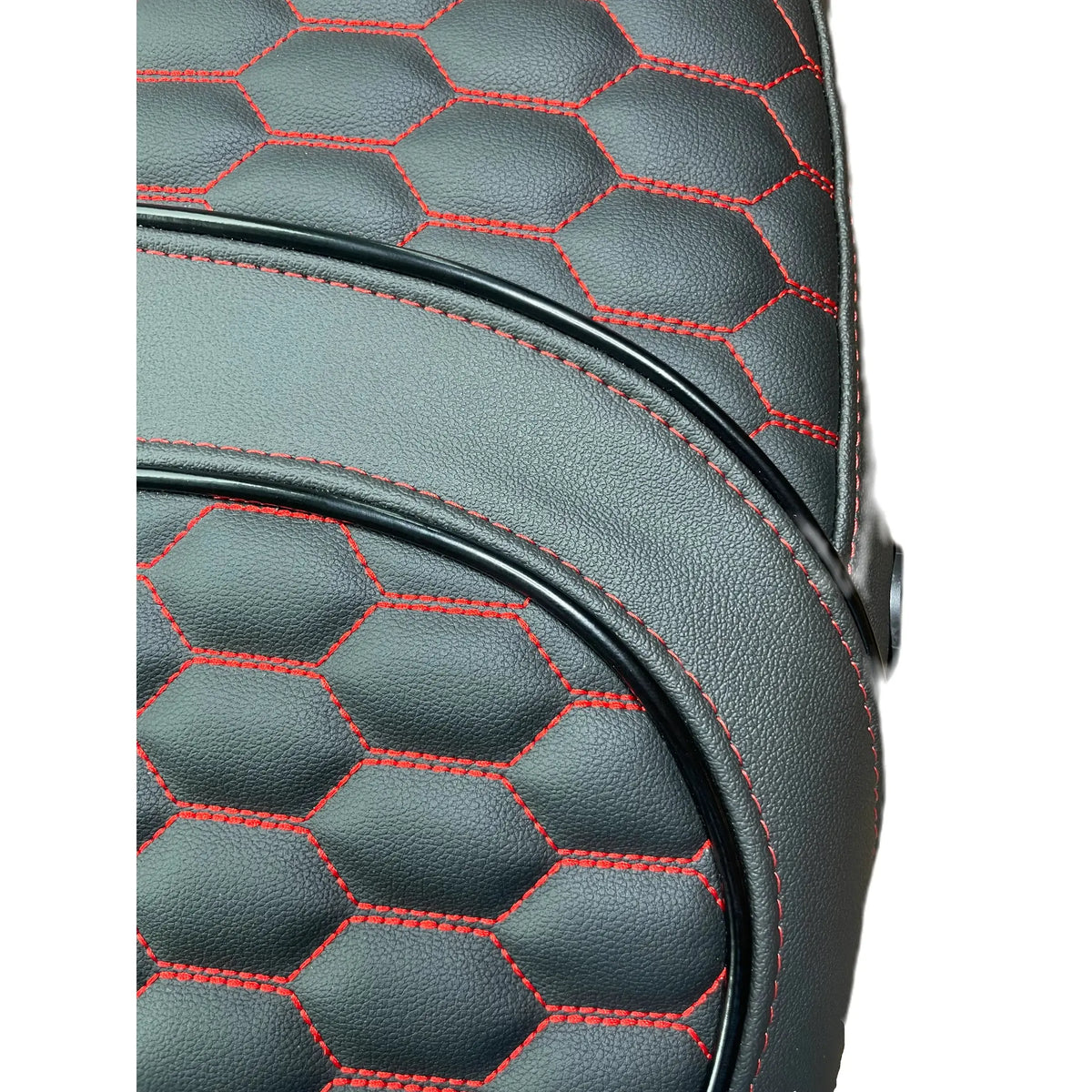 Vespa Sprint Custom Dubbelzits Zadel met RS-audi Rode Stiksels en Glans Zwarte Bies - High Quality - AE-trading