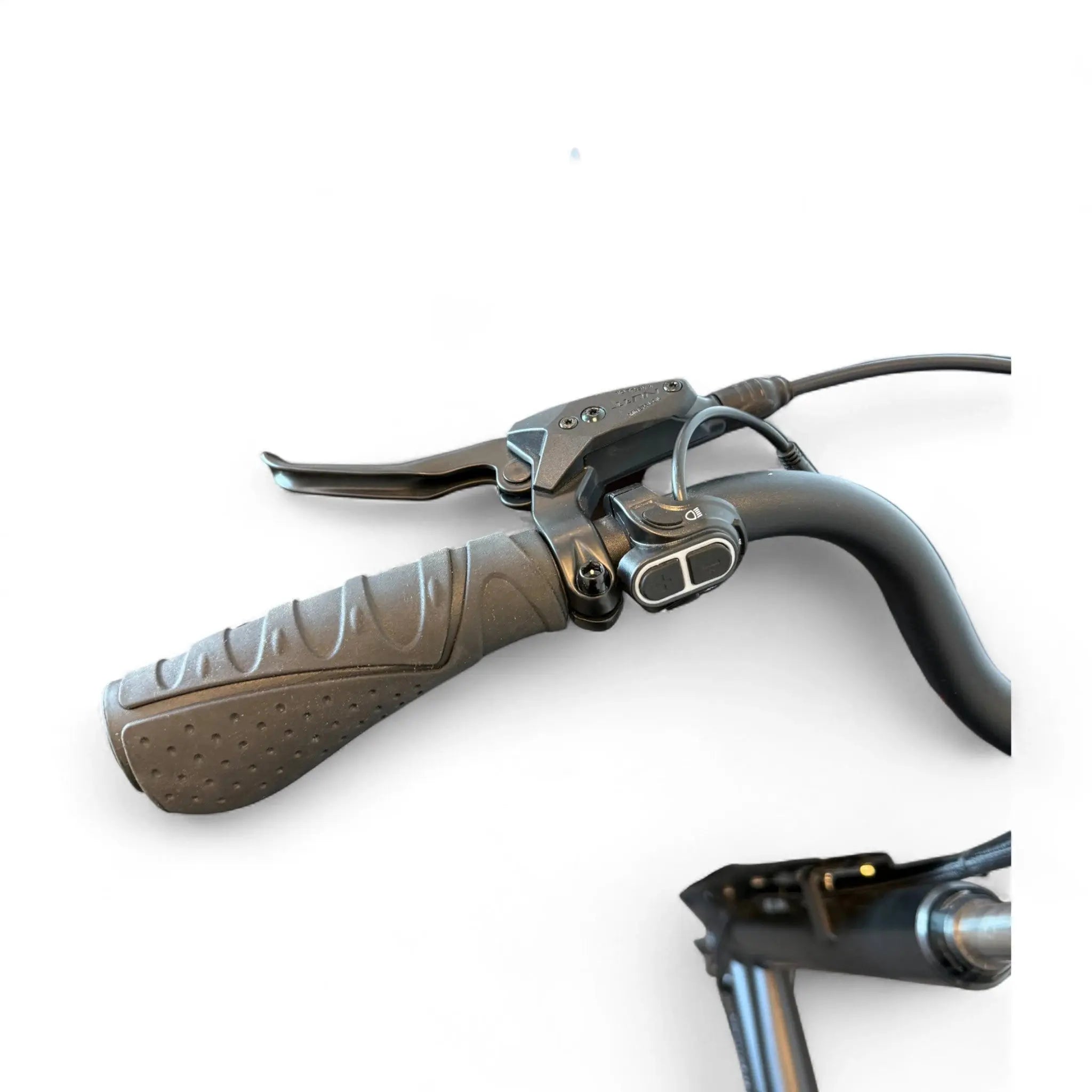 Vogue Carry 2 – Mat Zwart/Bruin – Elektrische Bakfiets – 80Nm middenmotor – 15Ah accu – 8 versnellingen – Hydraulische schijfremmen - AE-trading