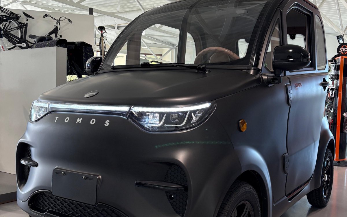 Tomos EC01 – Elektrische Brommobiel – Microcar 45 km/u – 2500W Motor – 100 km Actieradius – 2-zitter met Luxe Uitvoering - Wit - AE-trading