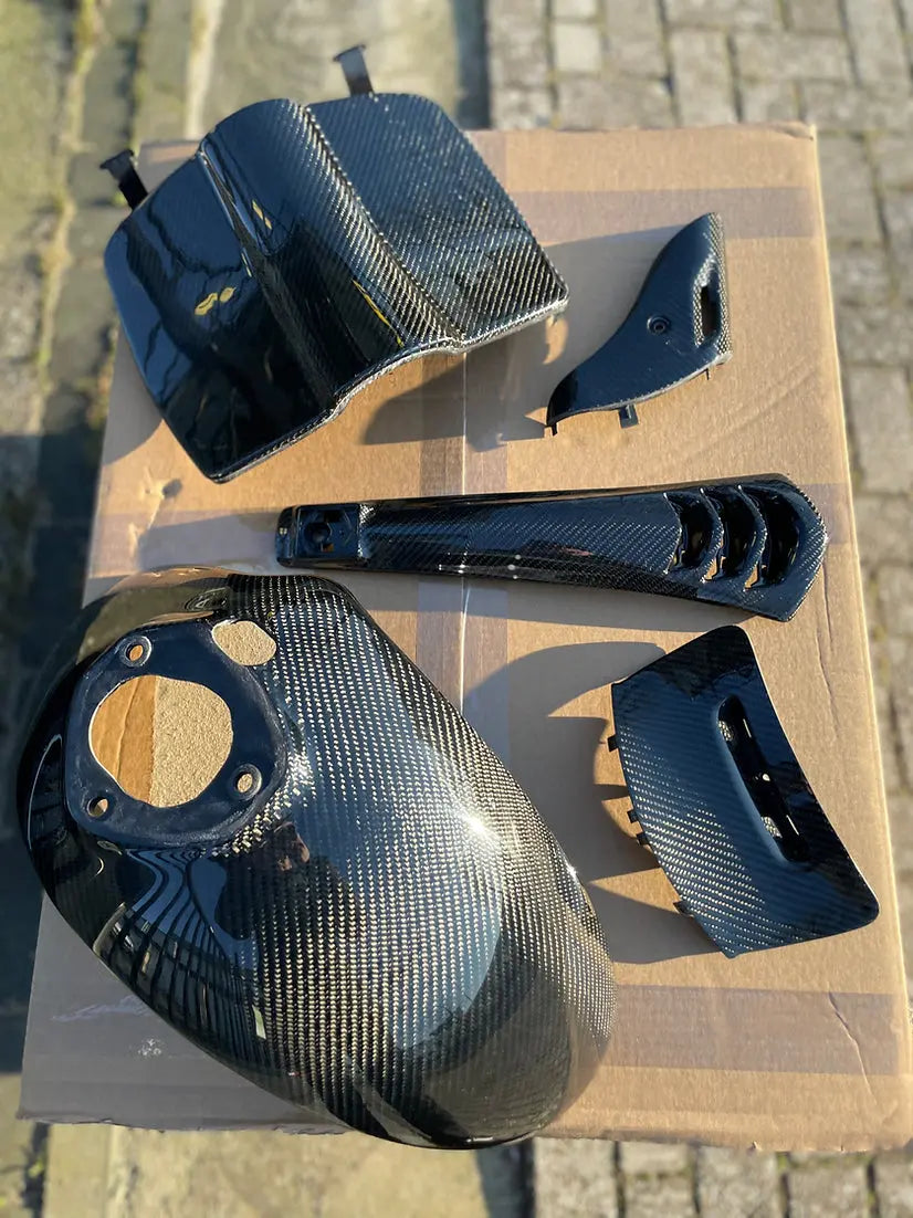 Carbon Fiber beenschildklep Vespa Sprint/Primavera - AE-trading